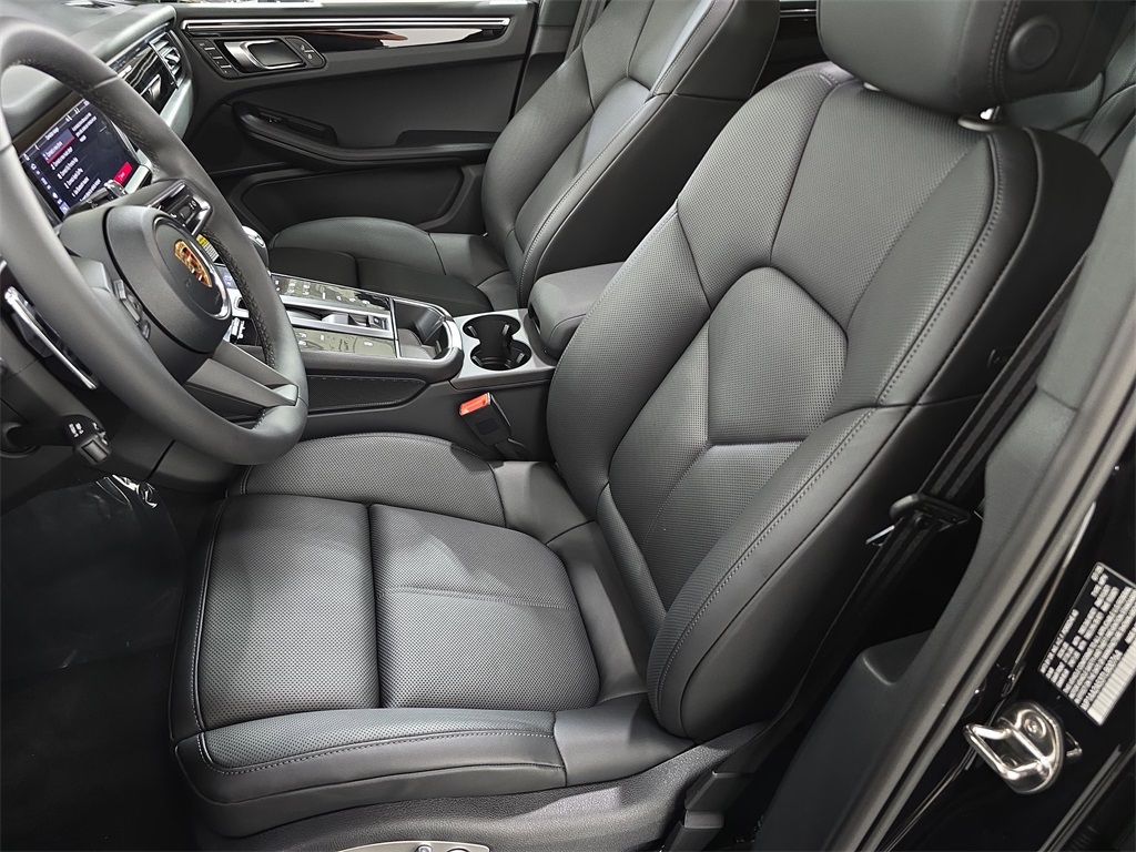 2026 Porsche Macan T photo 5