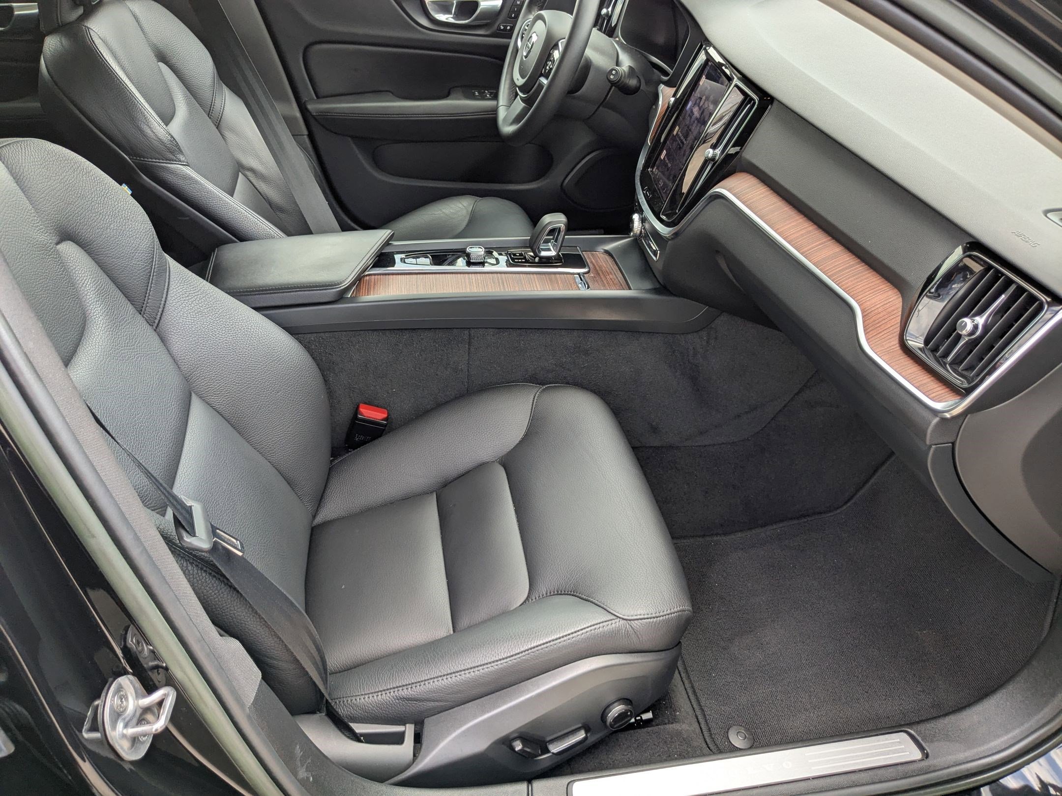 2023 Volvo V60 Cross Country B5 Plus photo 28