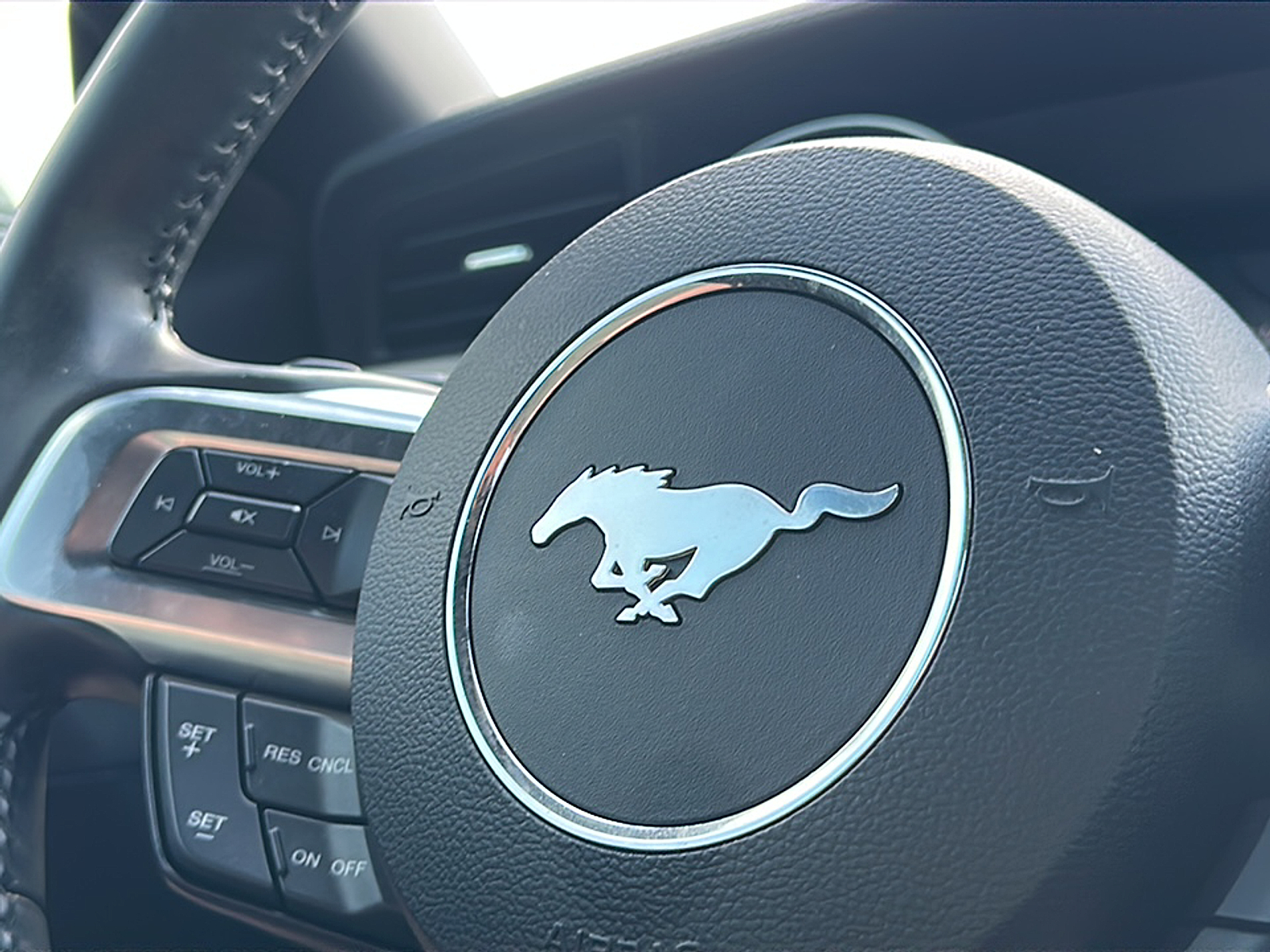 2019 Ford Mustang EcoBoost Premium photo 8
