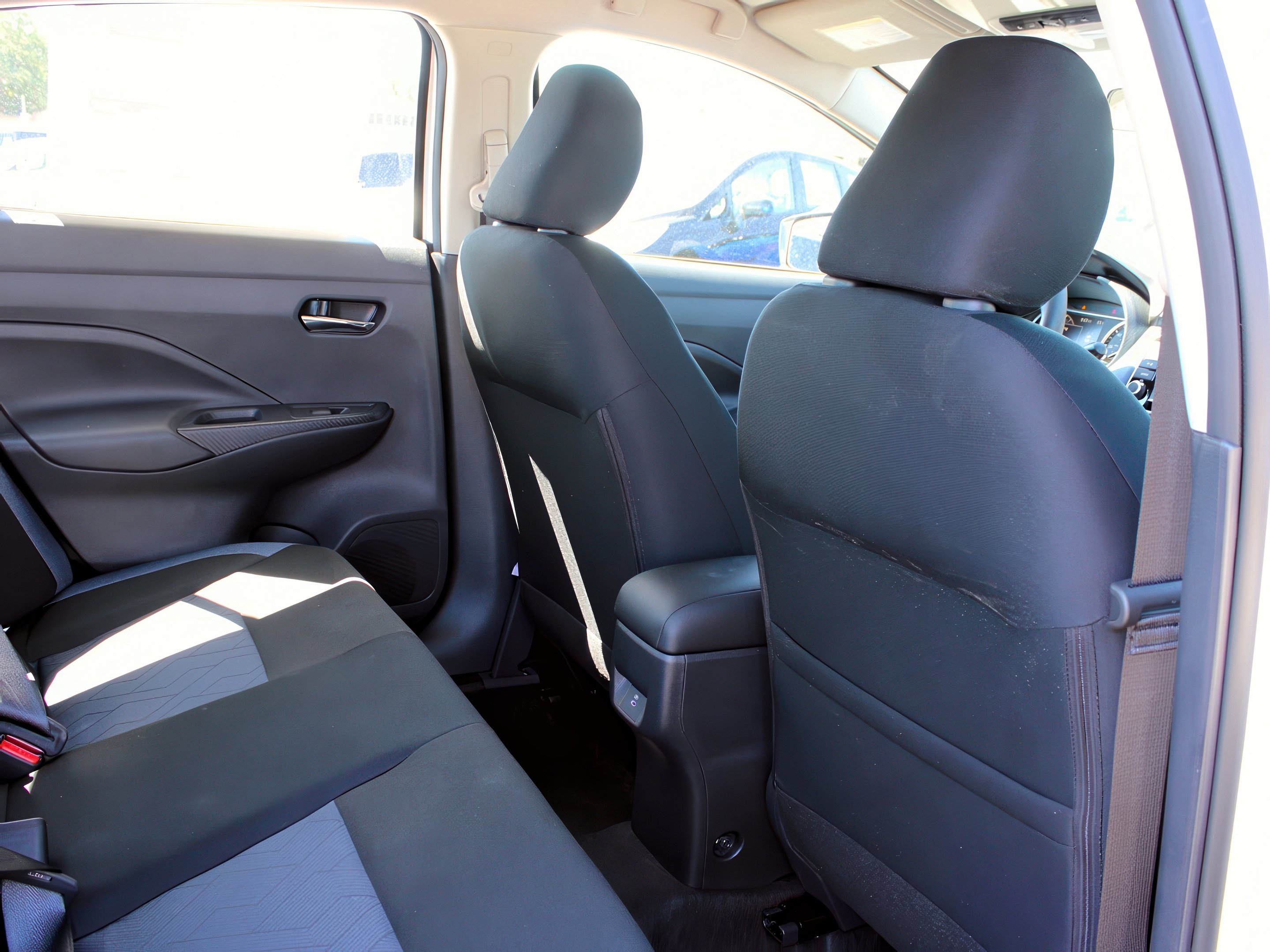 2025 Nissan Versa SV photo 22