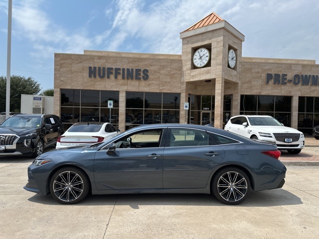 2019 Toyota Avalon Touring photo 2