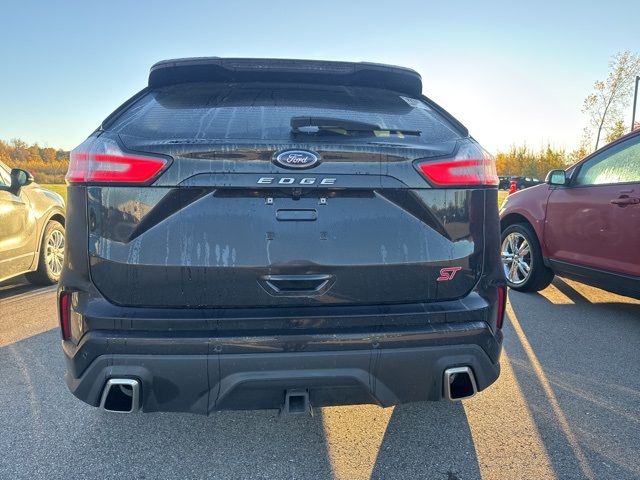 2022 Ford Edge ST photo 2