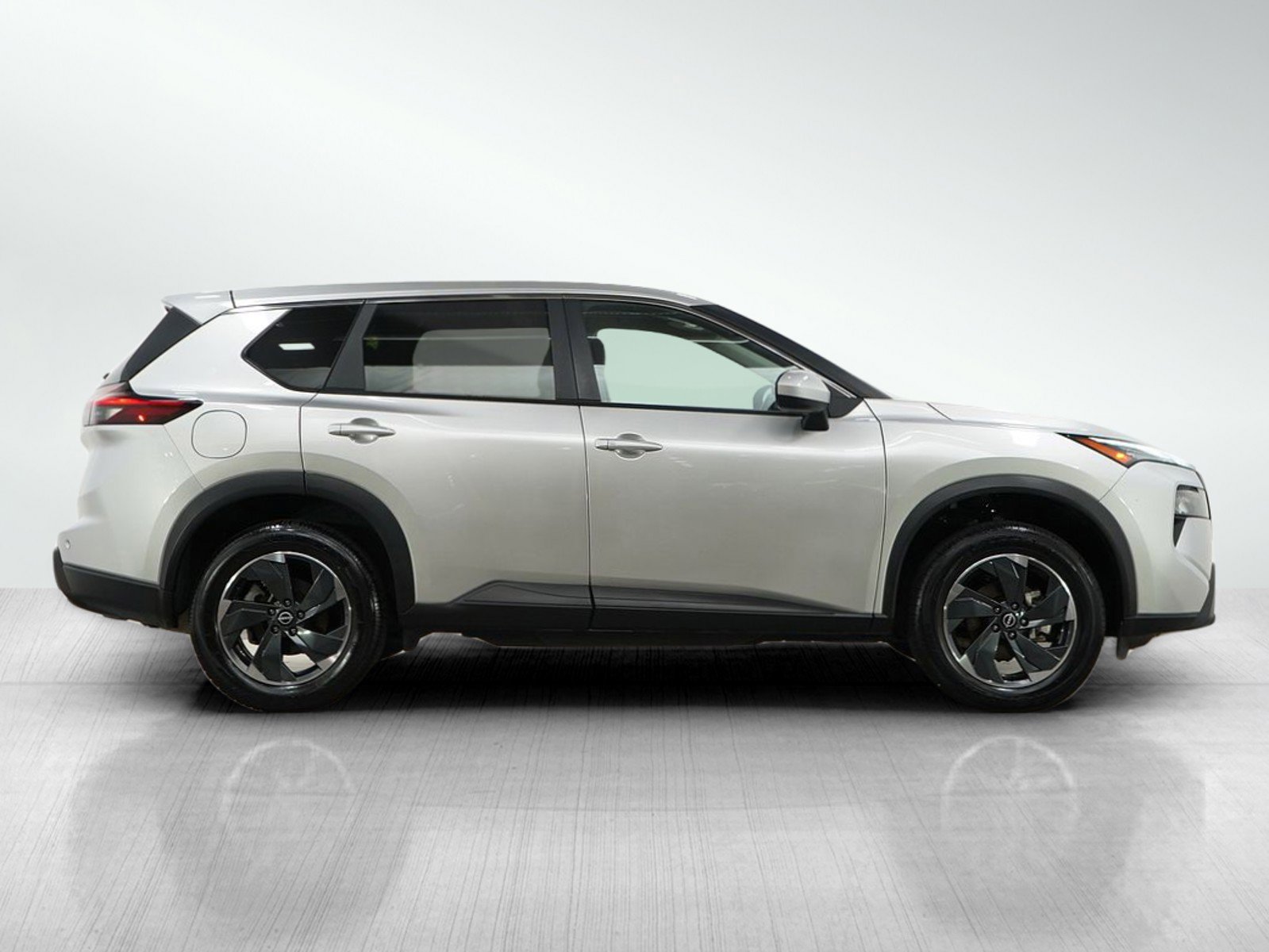 2024 Nissan Rogue SV photo 5