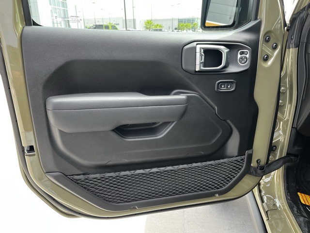 2025 Jeep Wrangler Rubicon photo 16