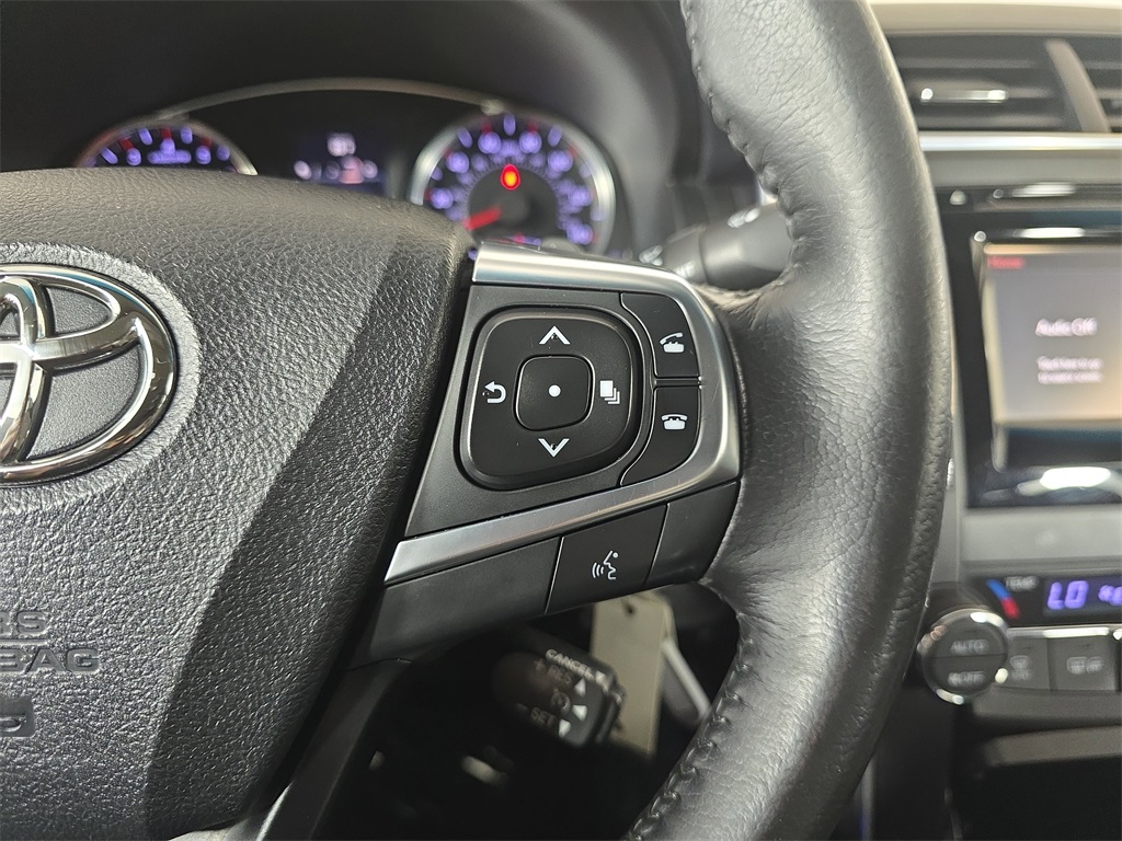 2015 Toyota Camry XSE photo 16