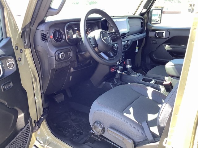 2025 Jeep Wrangler Rubicon photo 4
