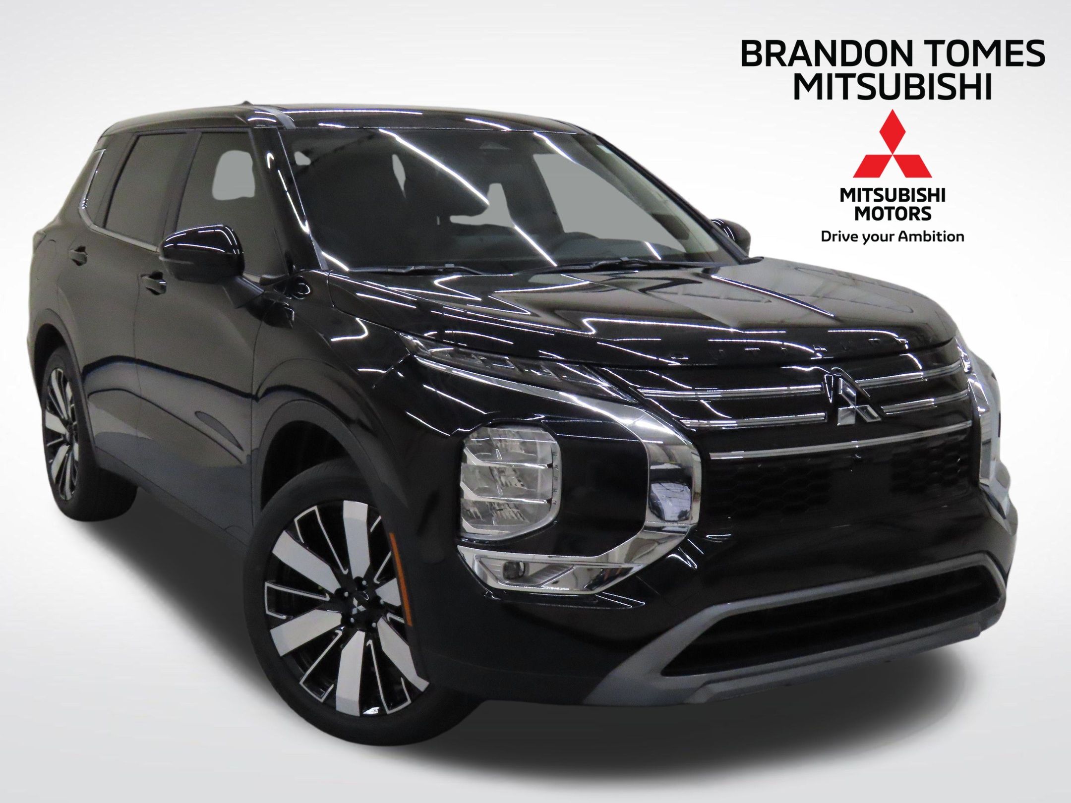 2025 Mitsubishi Outlander SE's photo