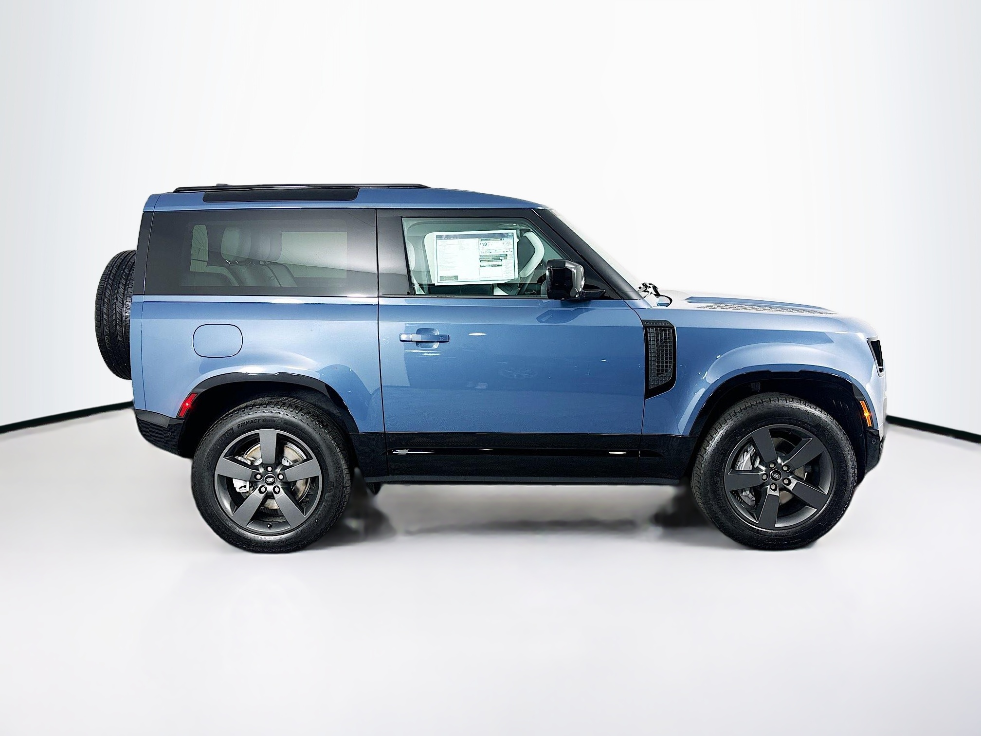 2025 Land Rover Defender 90 X-Dynamic SE photo 2