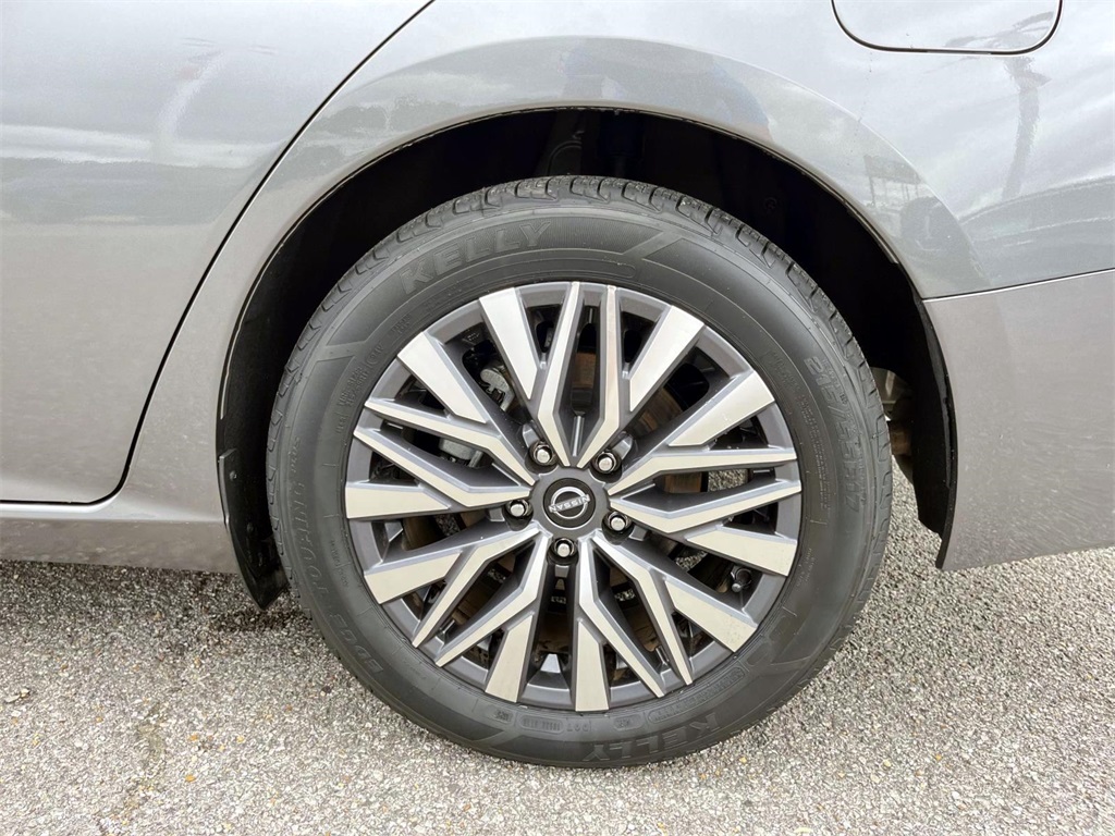2023 Nissan Altima 2.5 SV photo 10