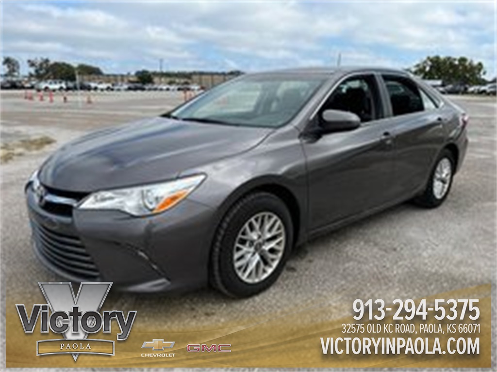 2016 Toyota Camry LE's photo