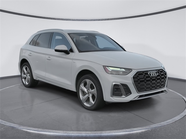 2022 Audi Q5 Premium Plus's photo