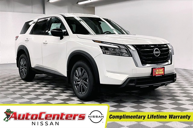 2025 Nissan Pathfinder S's photo