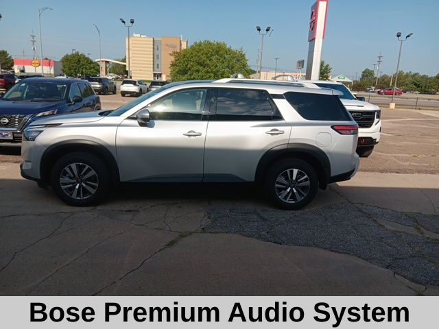2025 Nissan Pathfinder SL photo 2