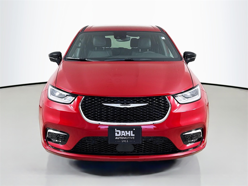2025 Chrysler Pacifica photo 2