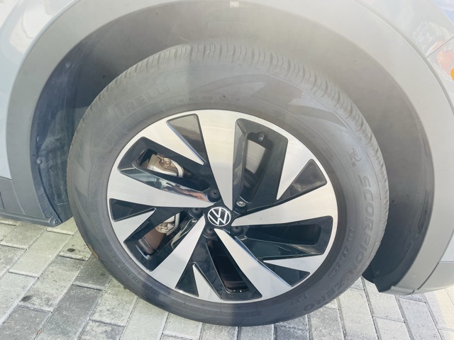 2024 Volkswagen ID.4 Pro photo 2