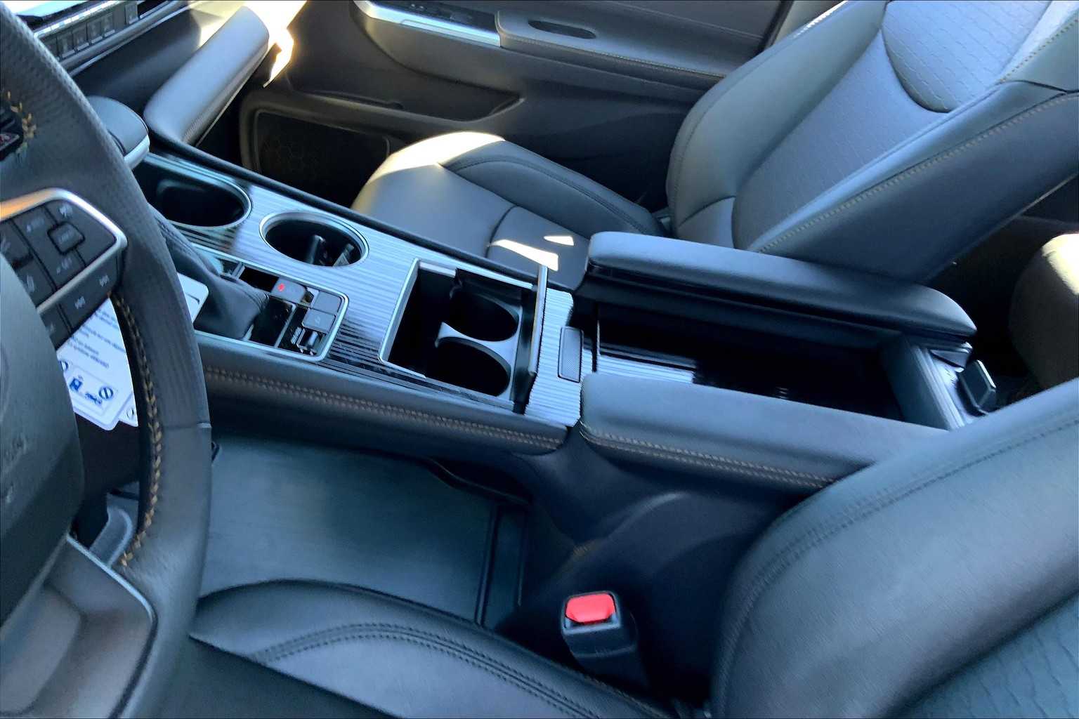 2025 Toyota Sienna Woodland Edition photo 13