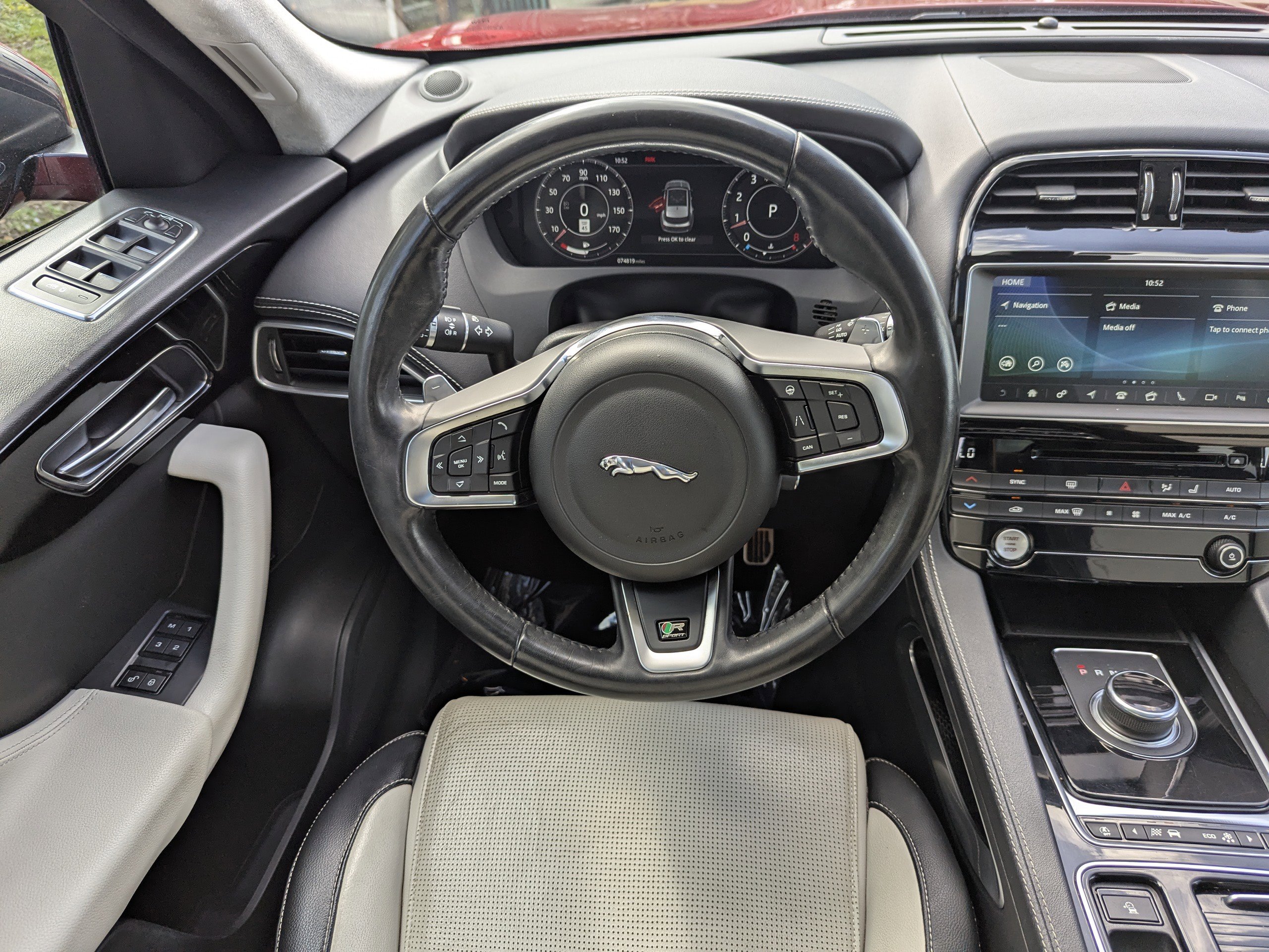 2020 Jaguar F-PACE R-Sport photo 15
