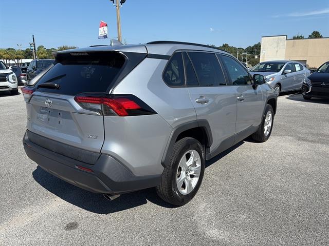2019 Toyota RAV4 XLE photo 6