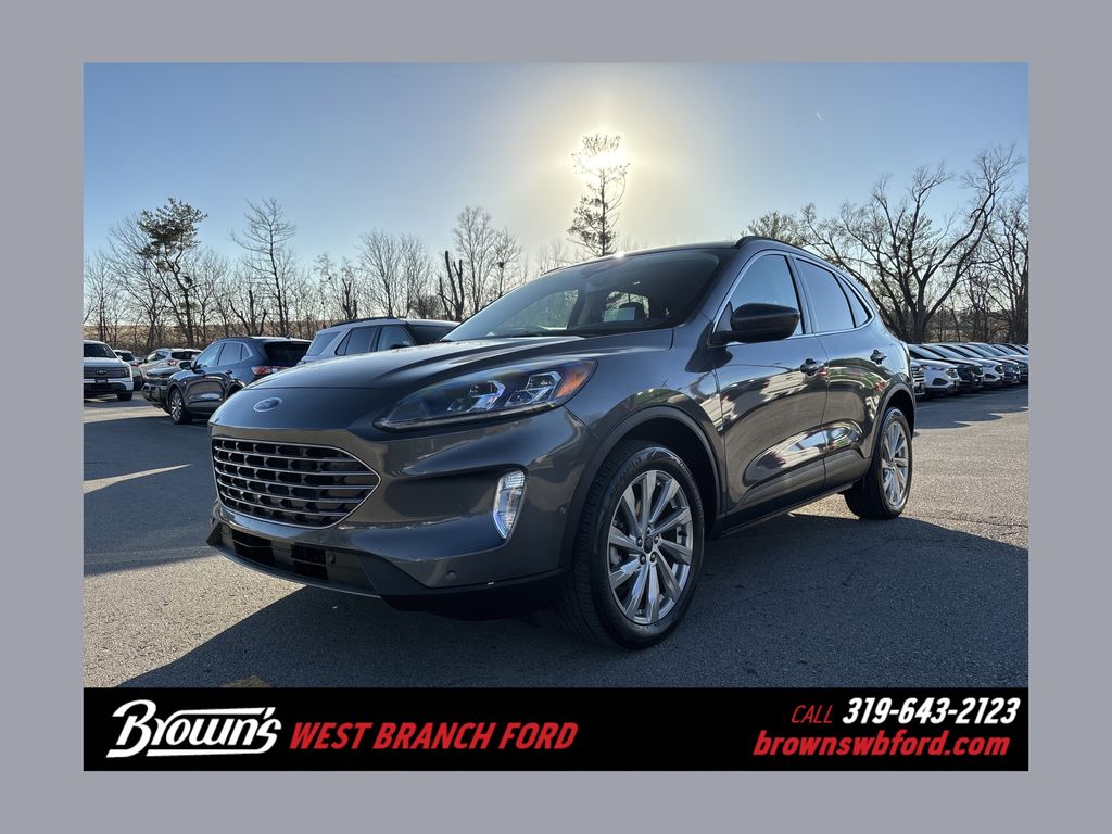 2022 Ford Escape Titanium's photo
