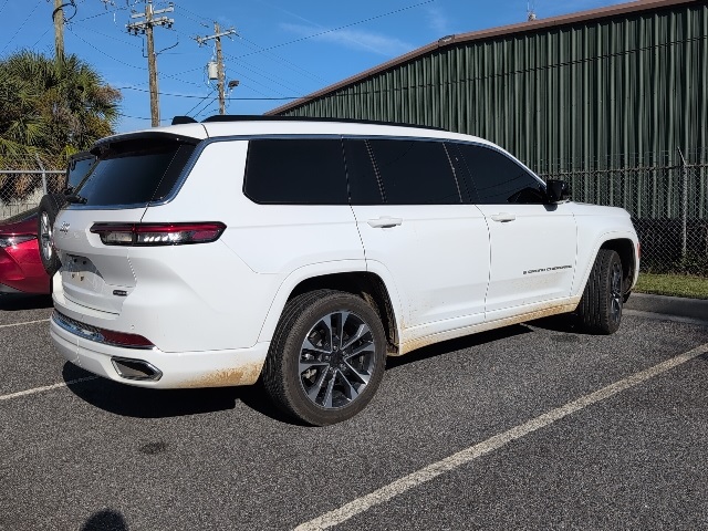 2024 Jeep Grand Cherokee Overland photo 2