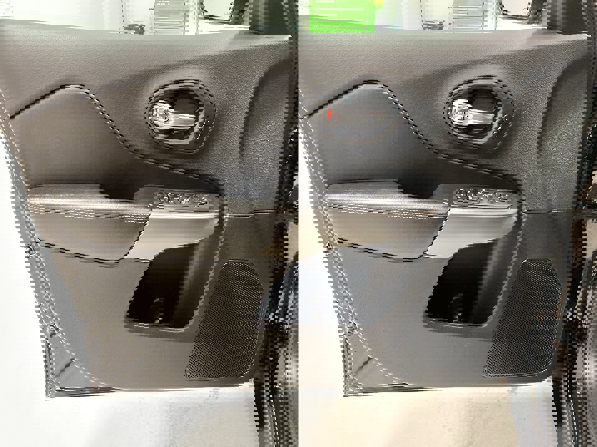 2019 Jeep Cherokee Limited photo 19