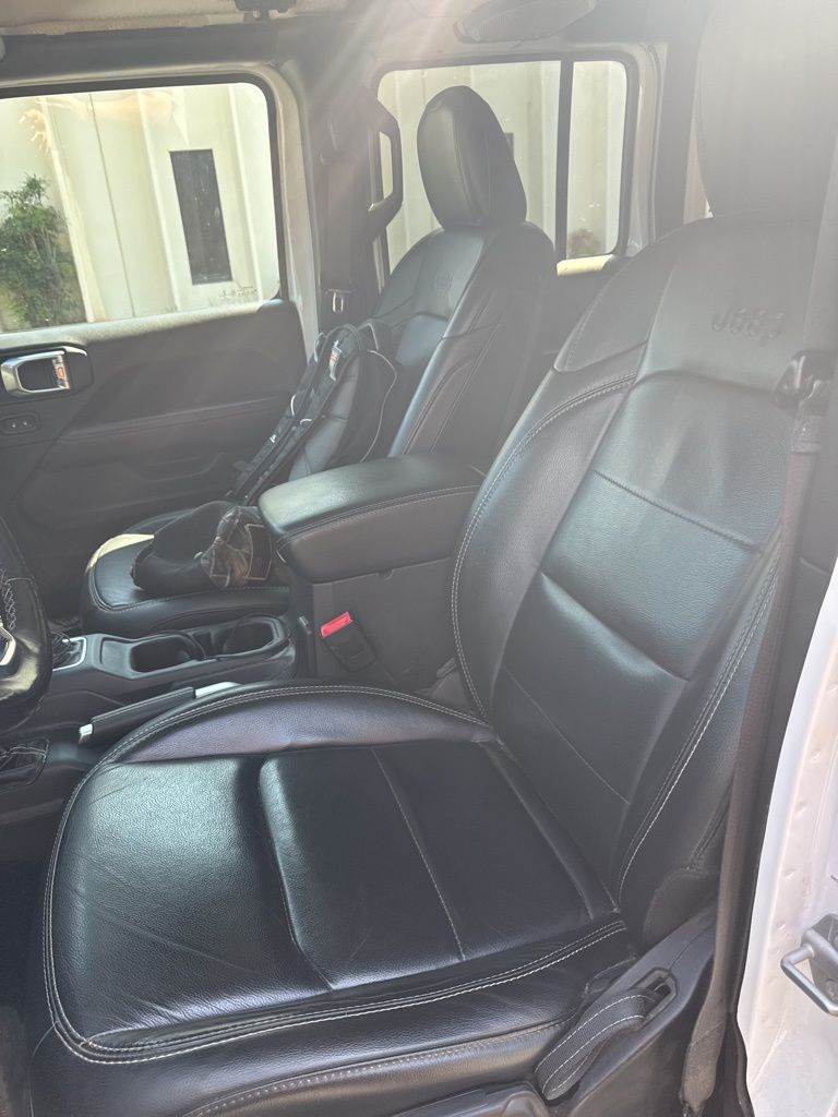 2018 Jeep Wrangler Unlimited Sahara photo 4
