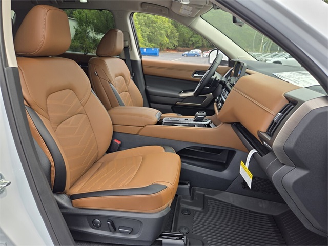 2025 Nissan Pathfinder Platinum photo 15