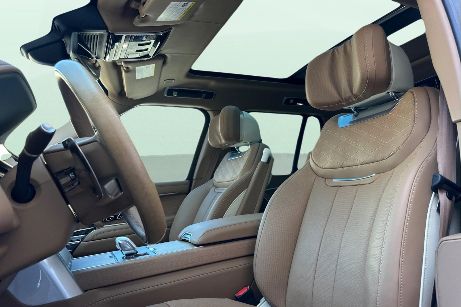 2024 Land Rover Range Rover SV photo 6