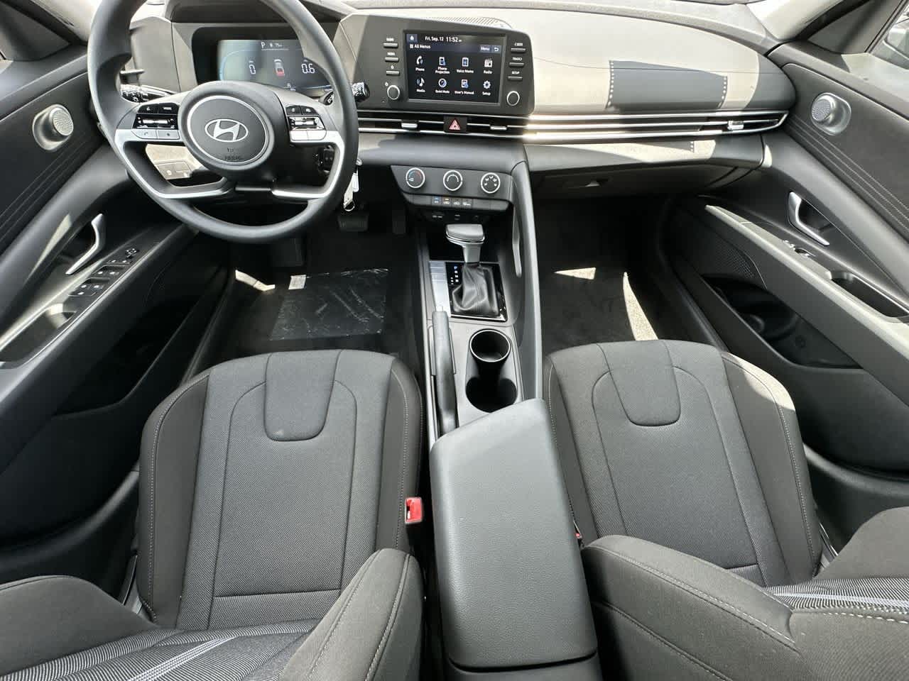 2025 Hyundai Elantra SE photo 22