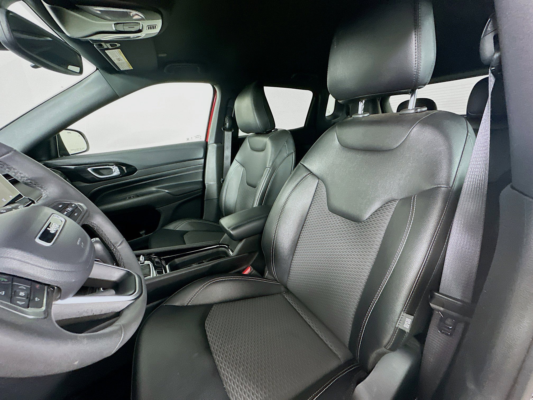 2023 Jeep Compass Altitude photo 17