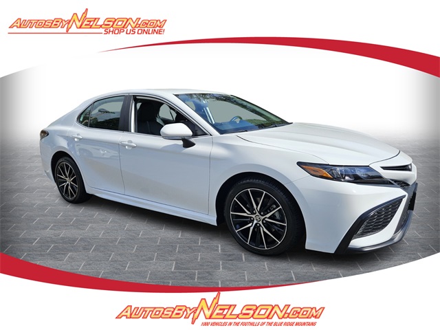2024 Toyota Camry SE's photo