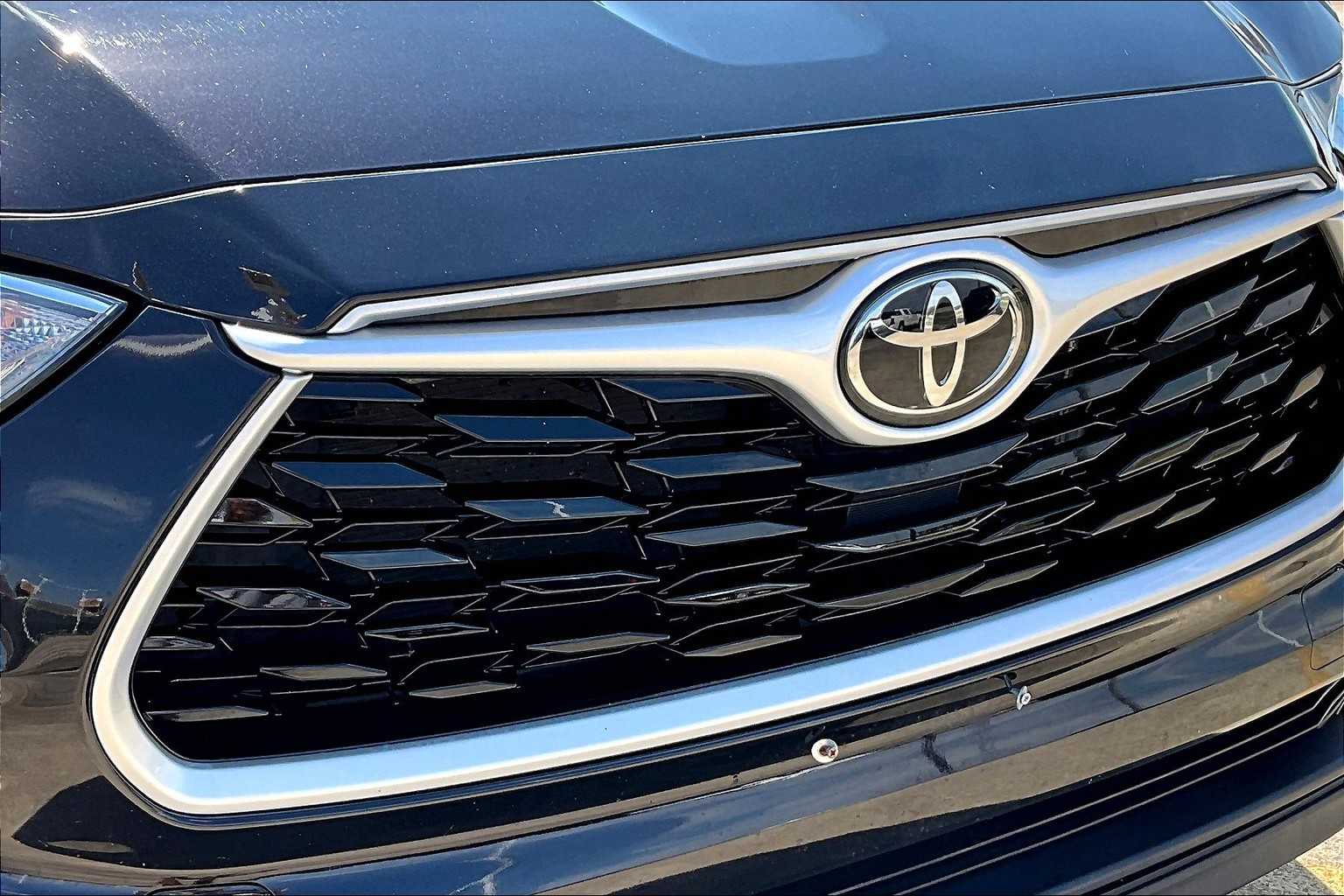2021 Toyota Highlander XLE photo 28