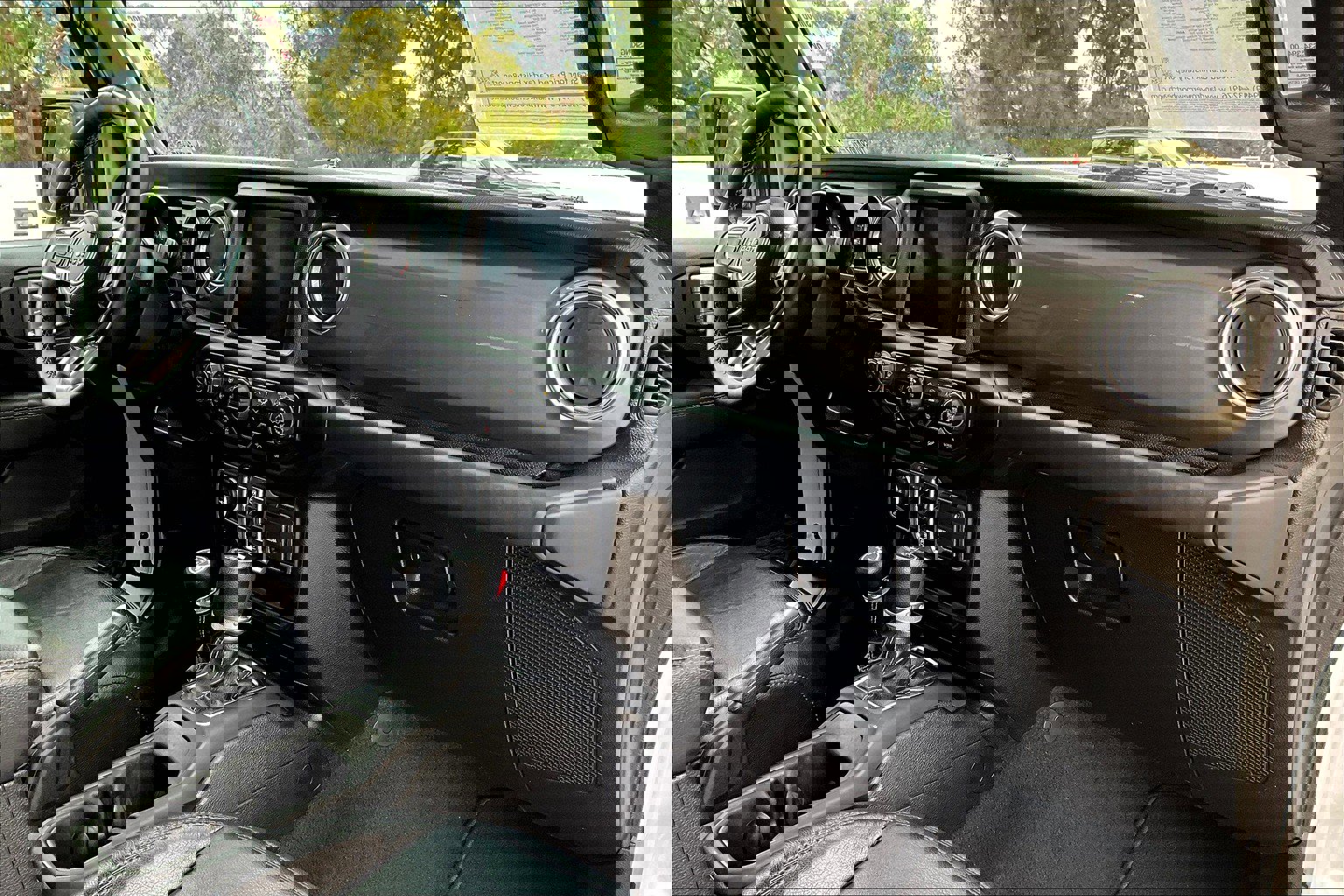 2019 Jeep Wrangler Unlimited Sahara photo 16