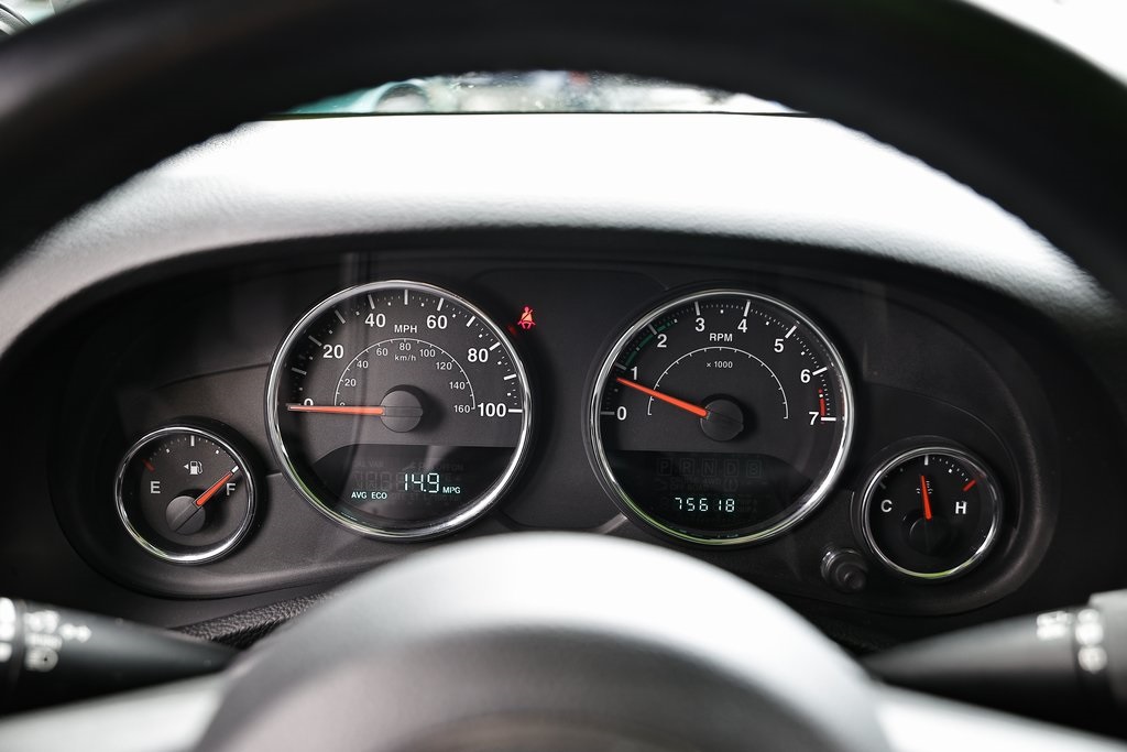 2013 Jeep Wrangler Unlimited Sahara photo 30