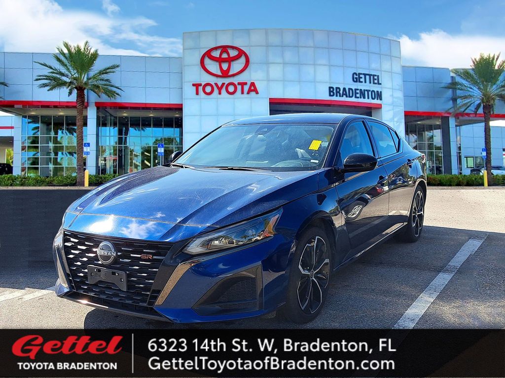 2024 Nissan Altima SR's photo