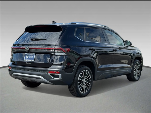 2025 Volkswagen Taos SE photo 4