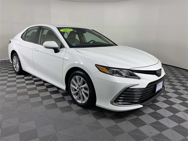 2023 Toyota Camry LE's photo