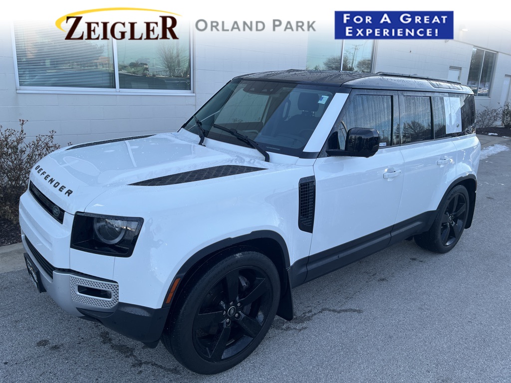 2023 Land Rover Defender SE's photo