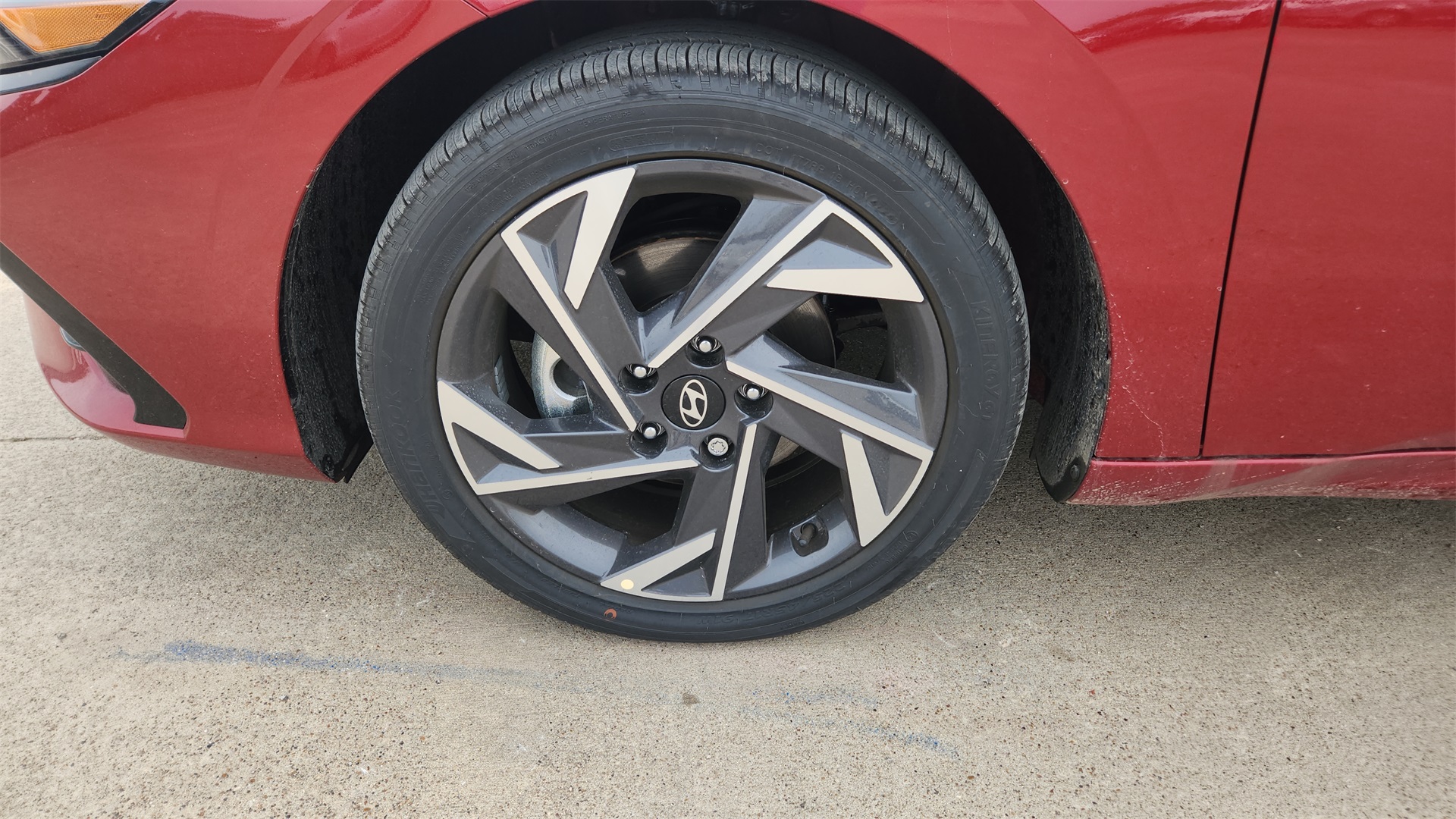 2025 Hyundai Elantra Limited photo 6
