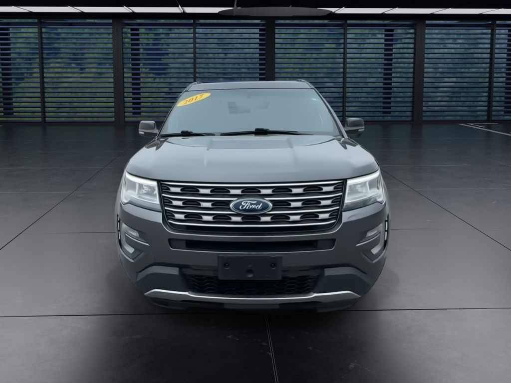 2017 Ford Explorer XLT photo 2
