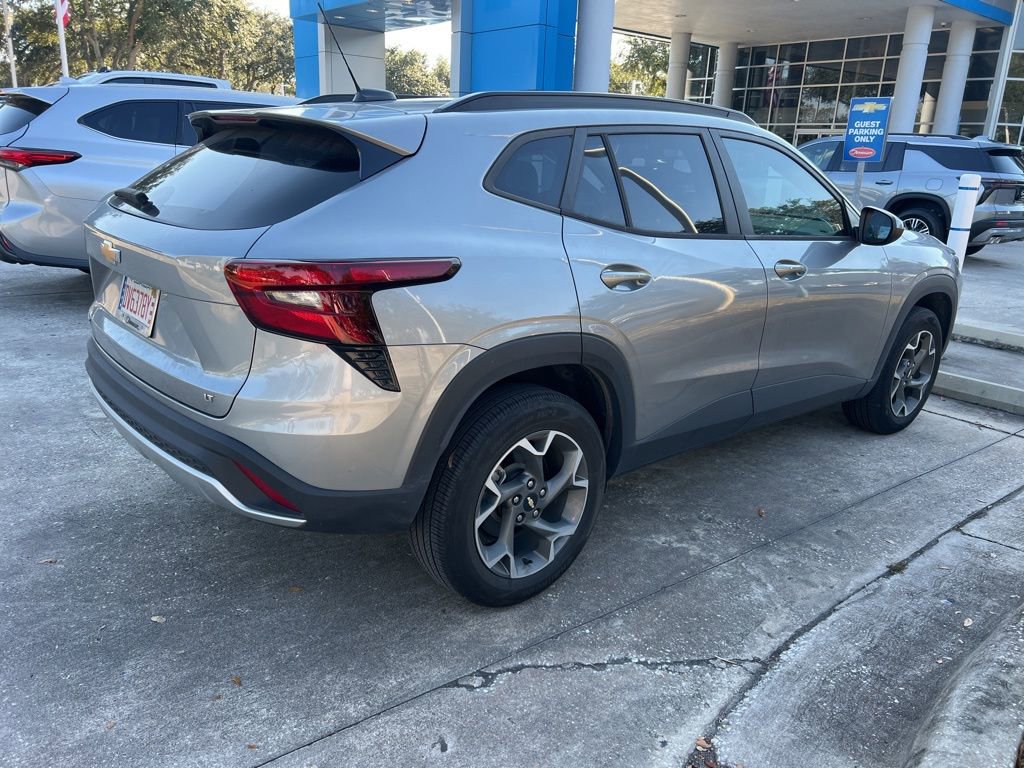 2024 Chevrolet Trax LT photo 3