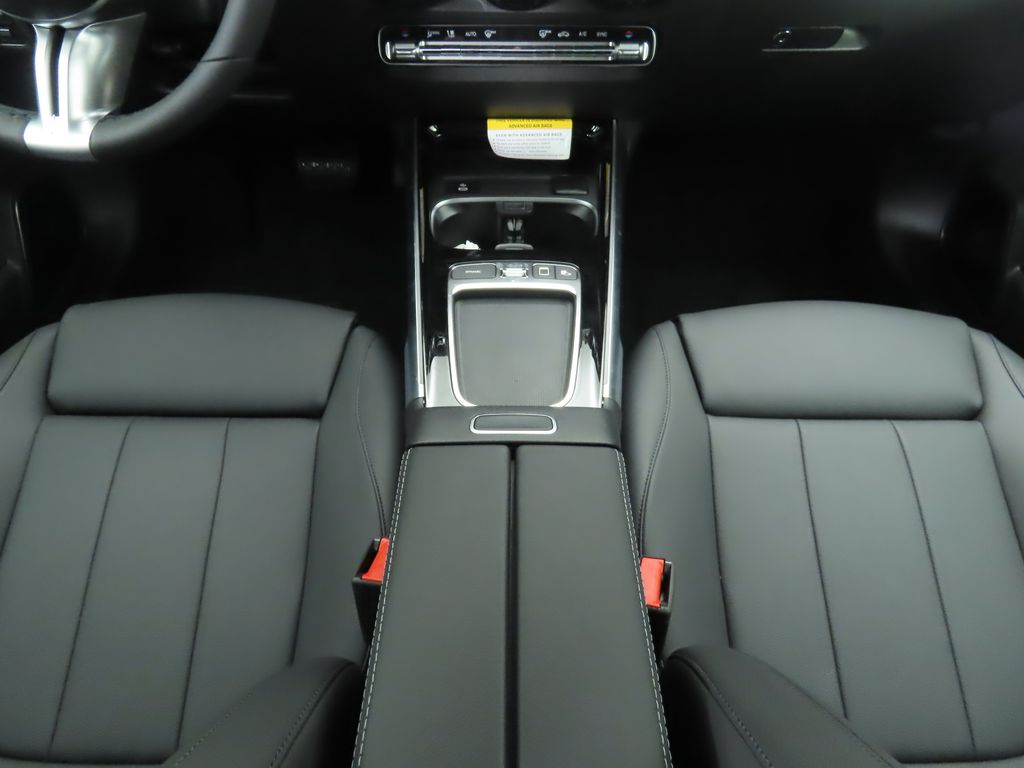 2026 Mercedes Benz GLB 250 photo 13