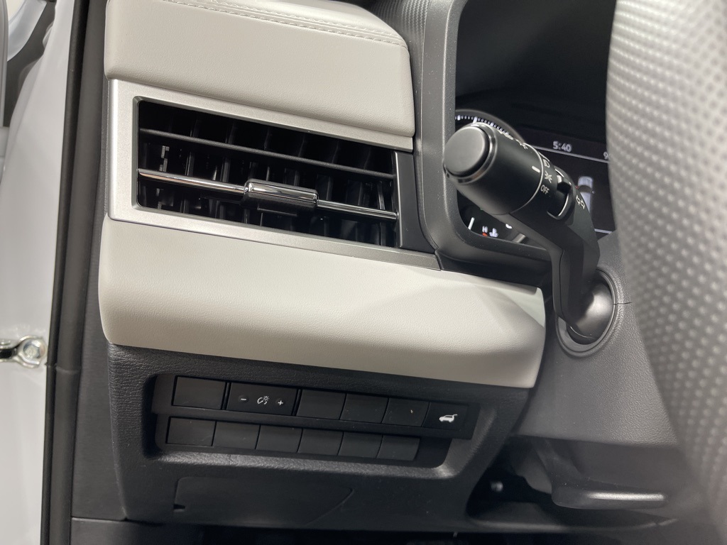 2025 Mitsubishi Outlander SE photo 6