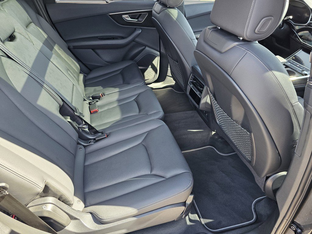 2025 Audi Q7 45 Premium Plus photo 17