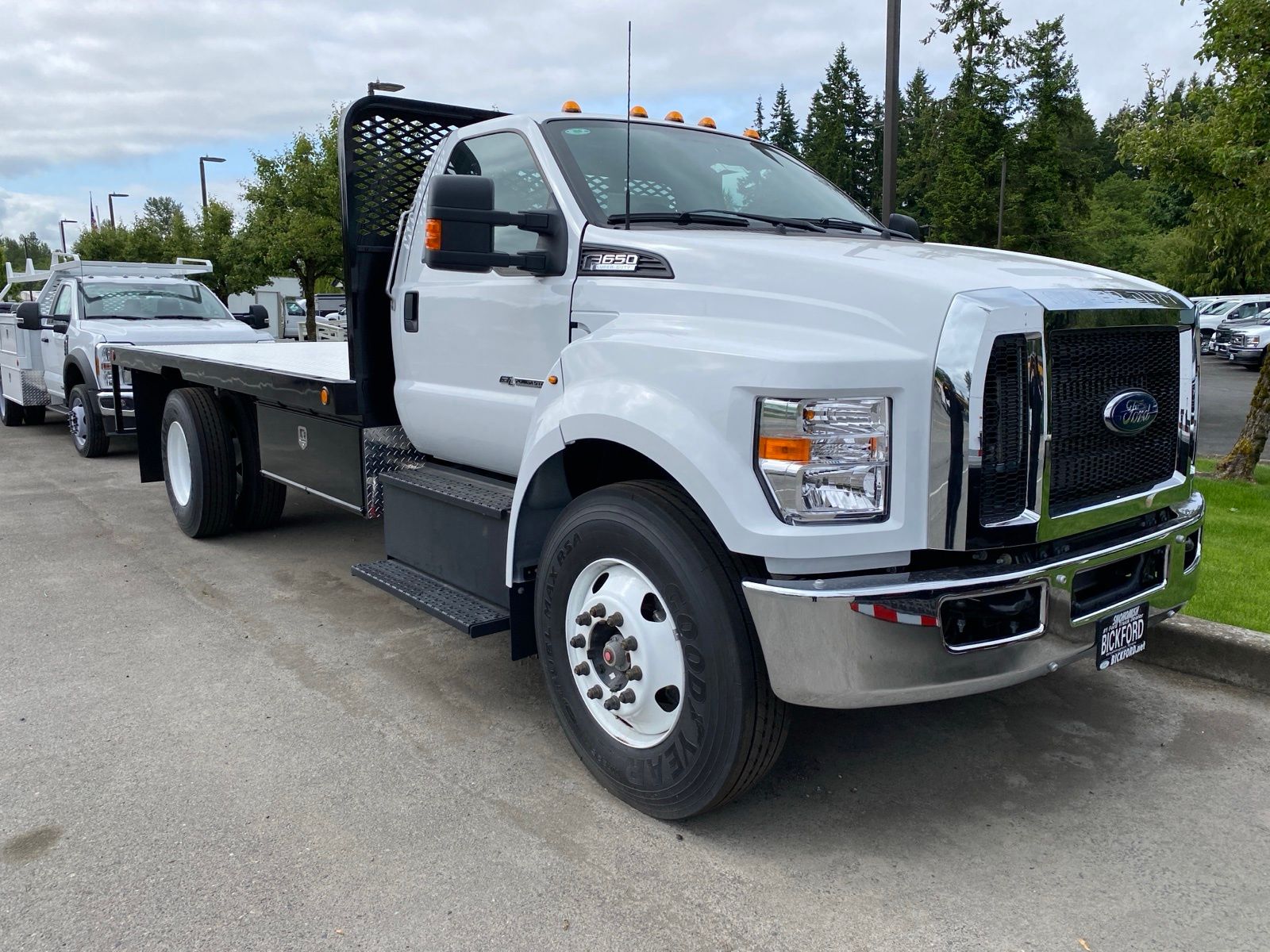 2026 Ford F-650 photo 2