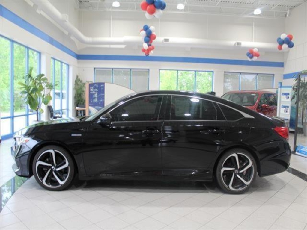 2022 Honda Accord Hybrid Sport photo 2