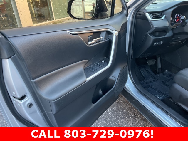 2019 Toyota RAV4 XLE photo 2