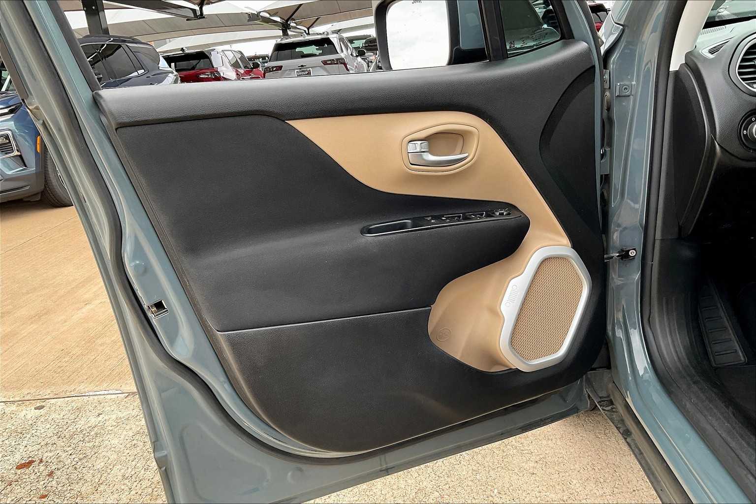 2017 Jeep Renegade Latitude North Edition photo 18