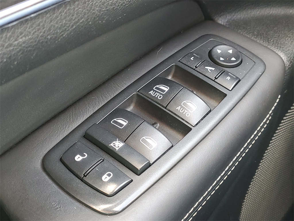 2014 Jeep Grand Cherokee Overland photo 18