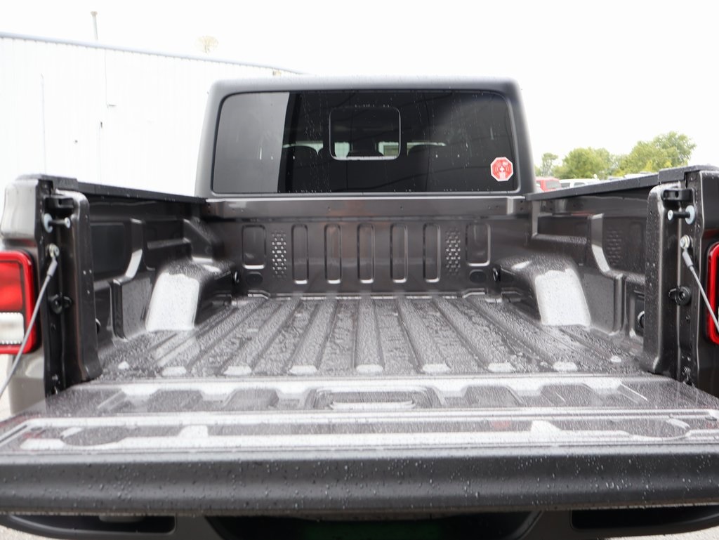 2025 Jeep Gladiator Sport S photo 13